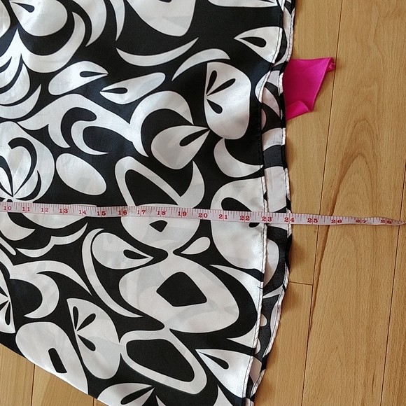 Le Chateau spaghetti-strap sundress - Picture 5 of 7